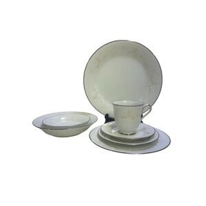 Noritake #2752 Retired 1976-1987 'Temptation' Japan 7-Piece Place Setting